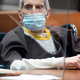Ameriški milijonar le nekaj dni po obsodbi na dosmrtno kazen hospitaliziran zaradi covida-19