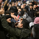 Policija nad protestnike s solzivcem, izraelska pevka zaprta v sobi