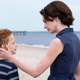 Kako vzgojiti sočutnega mladeniča, ki ne bo mamin sinček? Slavni psiholog razkriva 4 ključna pravila