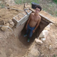 FOTO: Najstnik si je po prepiru s starši izkopal svoje stanovanje