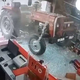 Med popravilom mu je traktor padel in ga stisnil, poškodovanca s kraja odpeljal helikopter