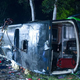 Foto: V nesreči šolskega avtobusa ugasnilo 11 življenj