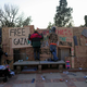 Policija skuša razgnati protestnike v študentskem kampusu kalifornijske univerze
