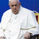 Papežu Frančiški grozi resna tožba