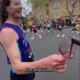 Britanec za vsako miljo maratona spil kozarec vina (VIDEO)