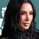 Množica brutalno ponižala Kim Kardashian, ona od sramu pobegnila